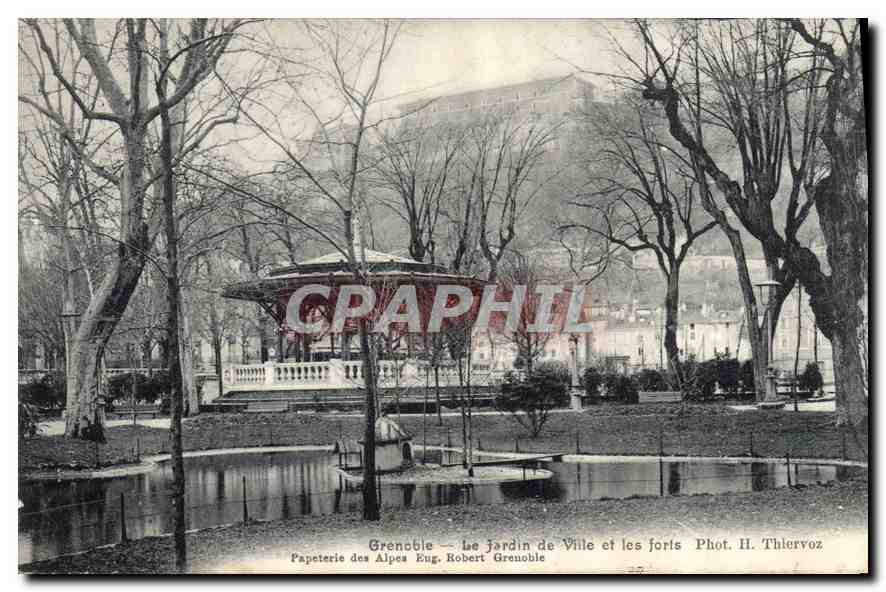 CPA Grenoble Le jardin de Ville et les forts 