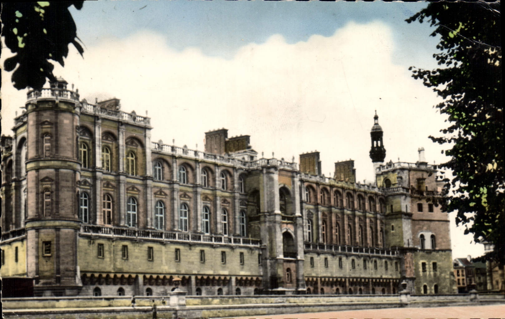 Le Château de Saint-Germain-en-Laye — vue générale — éditeur ABEILLE-CARTES, n° 8.750