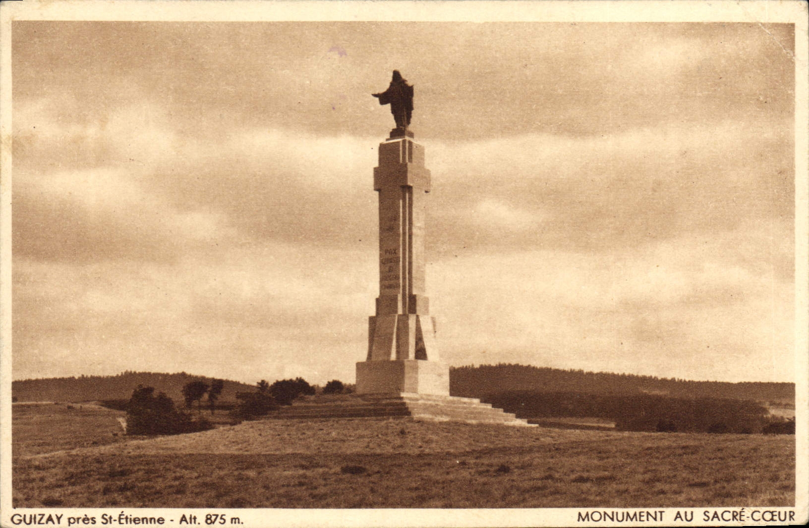CPA Guizay pres St Etienne Monument au Sacre Coeur 