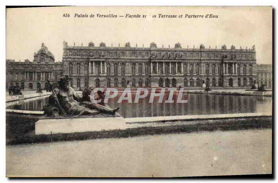 CPA Palais de Versailles Facade sur la Terrasse et Parterre d'Eau 