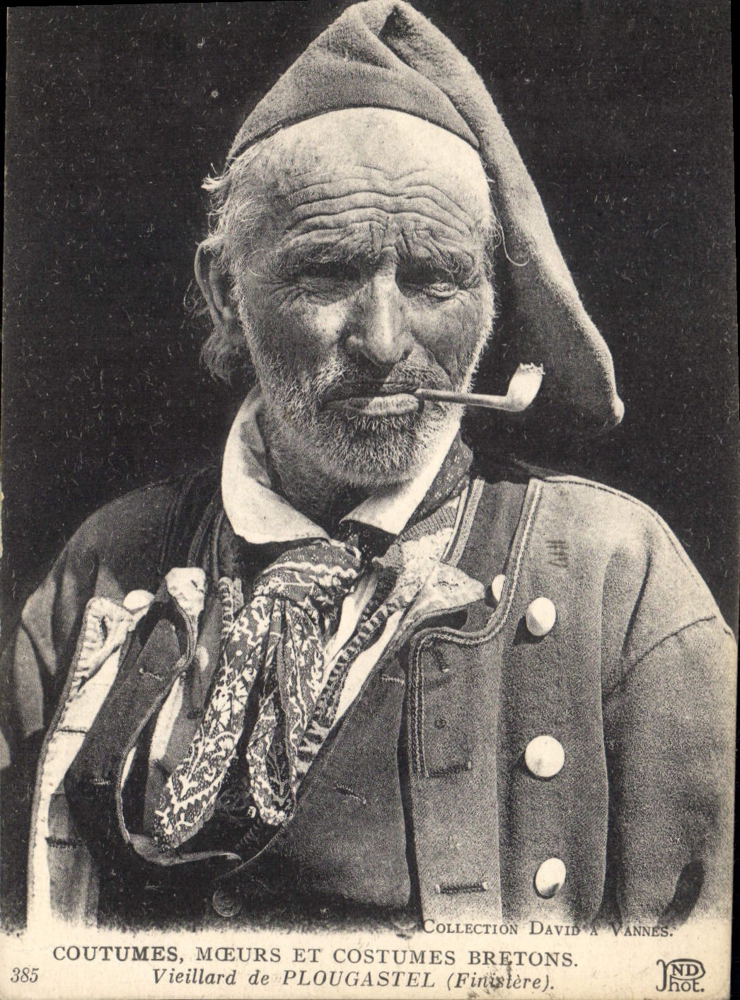 CPA Coutumes Moeurs et Costumes Bretons Vieillard de Plougastel Finistere 