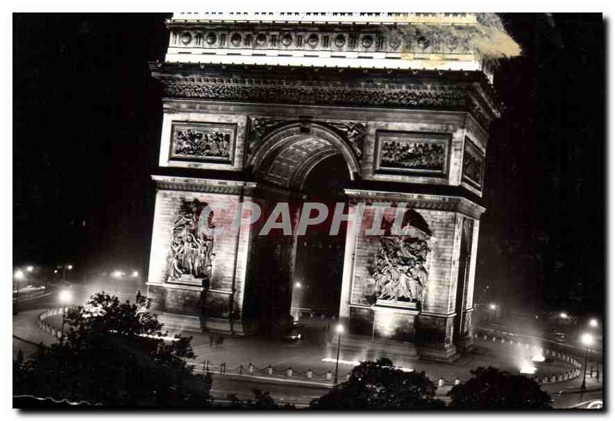 CPA Paris La Place de l'Etoile illuminee 