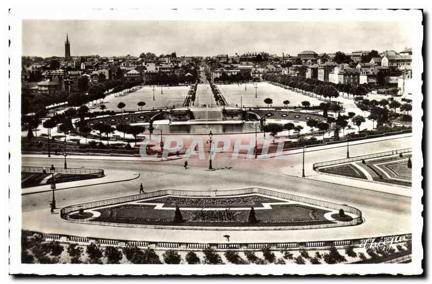 CPA Limoges Hte V Vue generale sur les Jardins de la Gare 