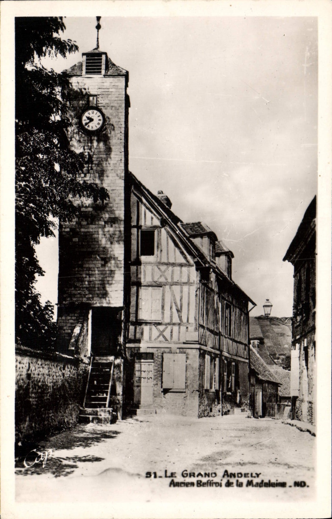 CPA Le Grand Andely Ancien Beffroi de la Madeleine 