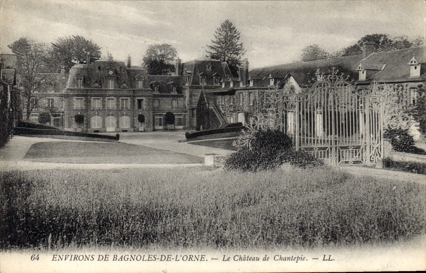 Environs de Bagnoles-de-l'Orne — Le Château de Chantepie — LL.