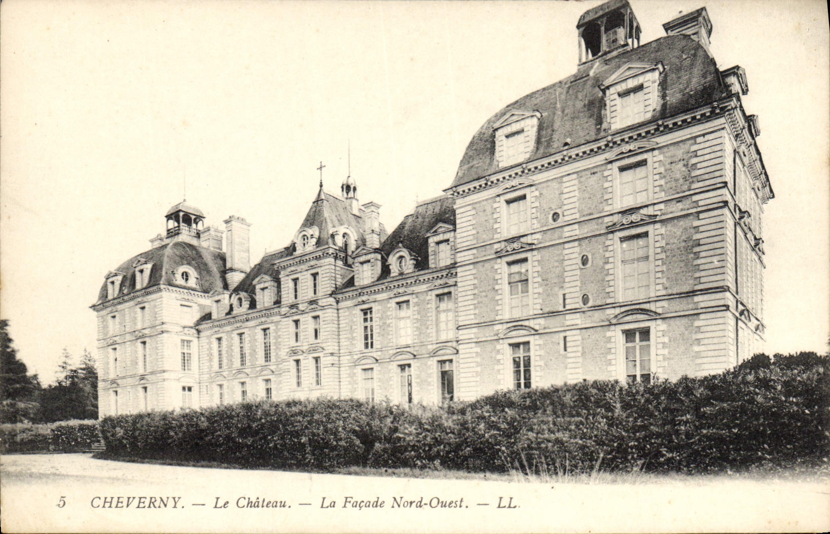 Cheverny — Le Château — La Façade Nord-Ouest — LL.
