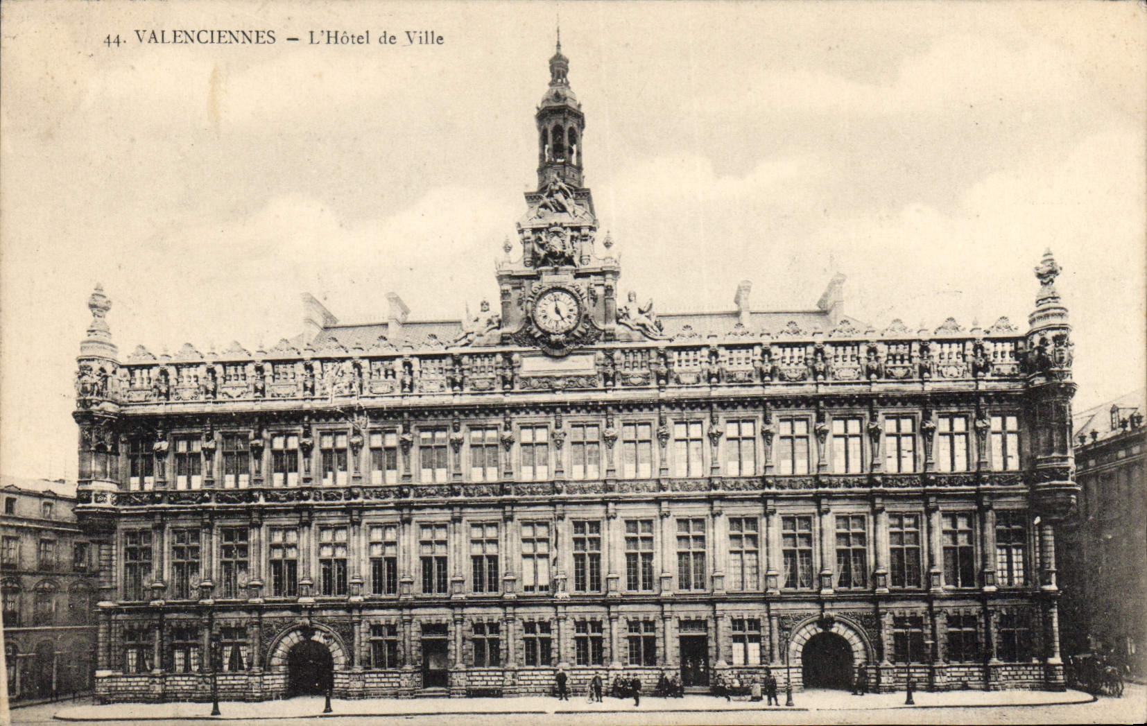 Valenciennes — L'Hôtel de Ville — éditeur anonyme, n° 44