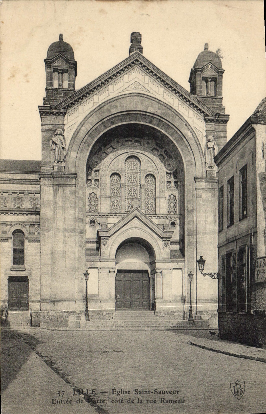 CPA Lille Eglise Saint Sauveur Entree de la Porte cote de la rue Rameau 
