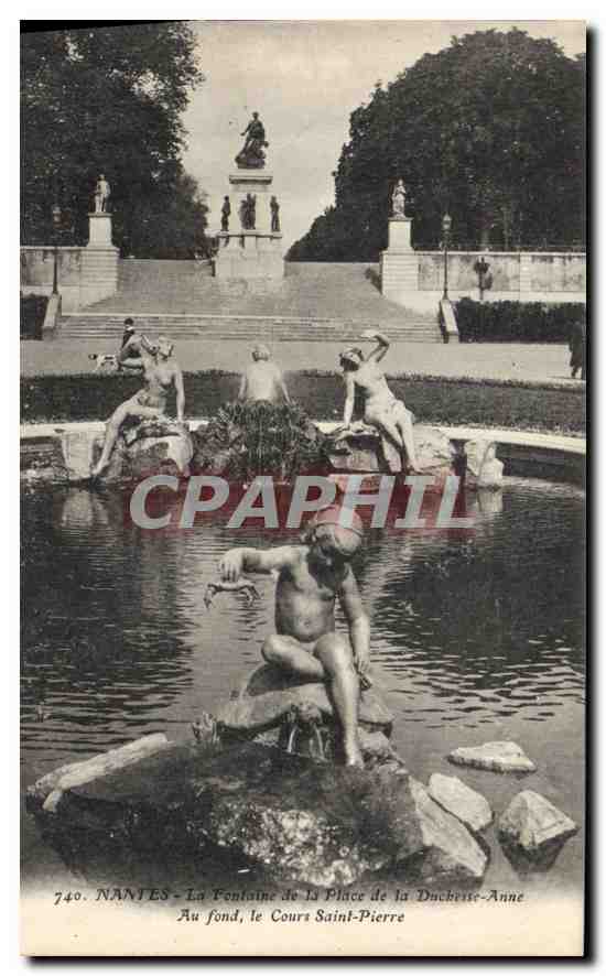CPA Nantes La Fontaine de la Place de la Duchesse Anne Au fond le Cours Saint Pierre 