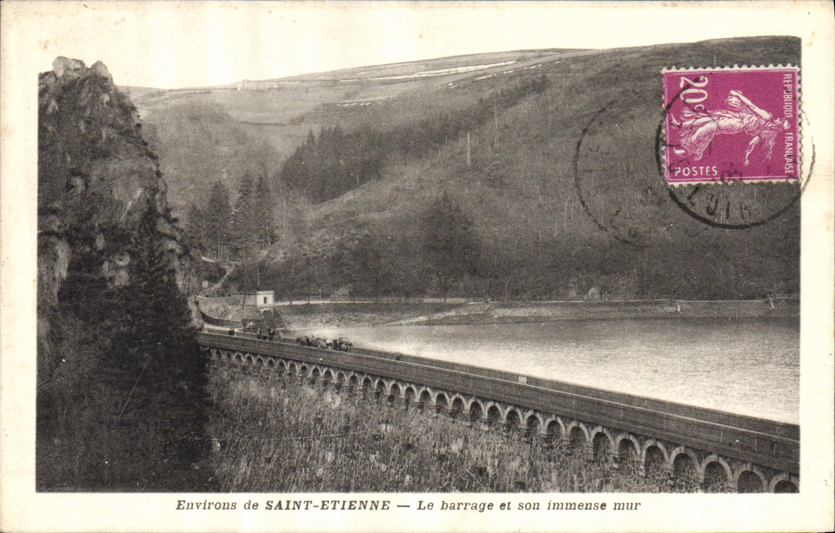 CPA Environs de Saint Etienne Le barrage et son immense mur 