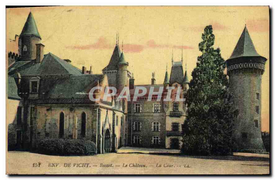 CPA Env de Vichy Basset Le Chateau La Cour 