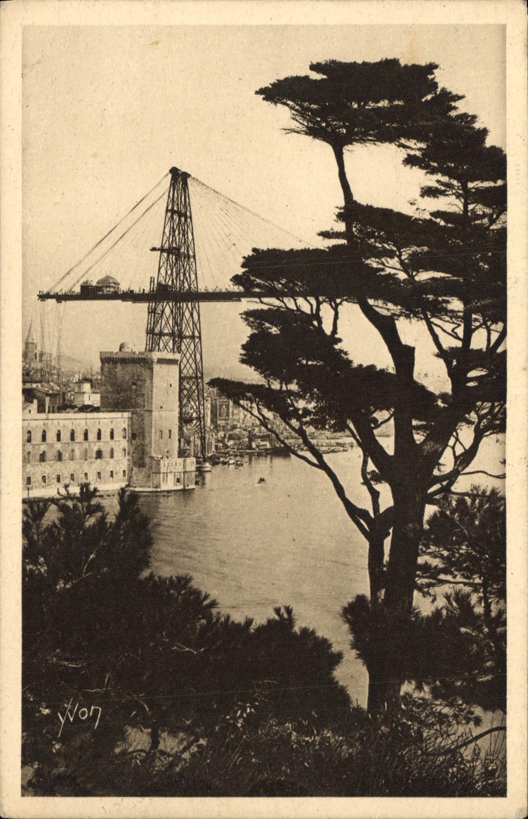 Vue sur l'entrée du vieux Port et le Pont transbordeur — Édition d'Art YVON, n° 42