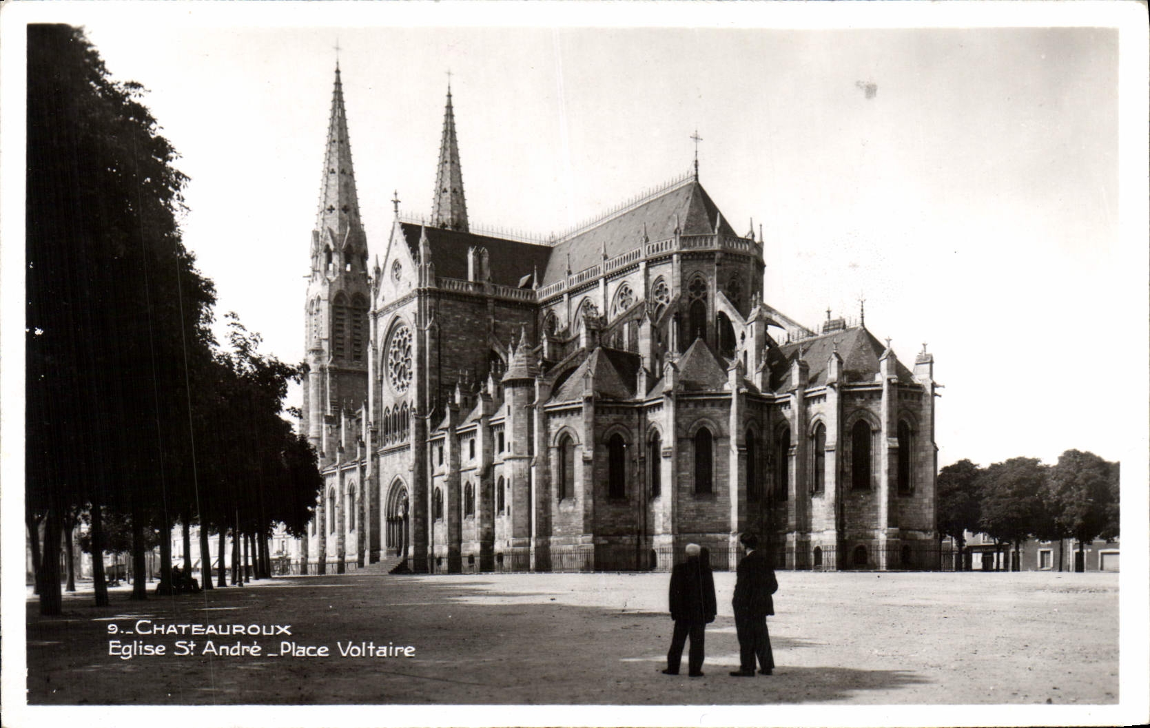 CPA Chateauroux Eglise St Andre Place Voltaire 