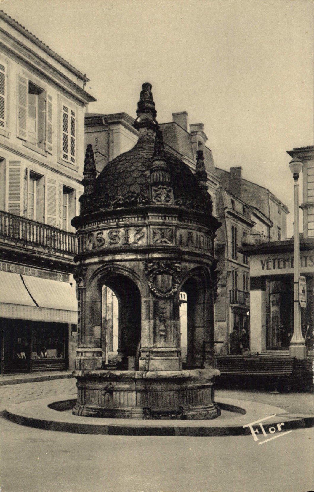 Saint-Jean-d'Angély — La Fontaine du Pilori — Éditions Artistiques Marcel Carrière, Niort