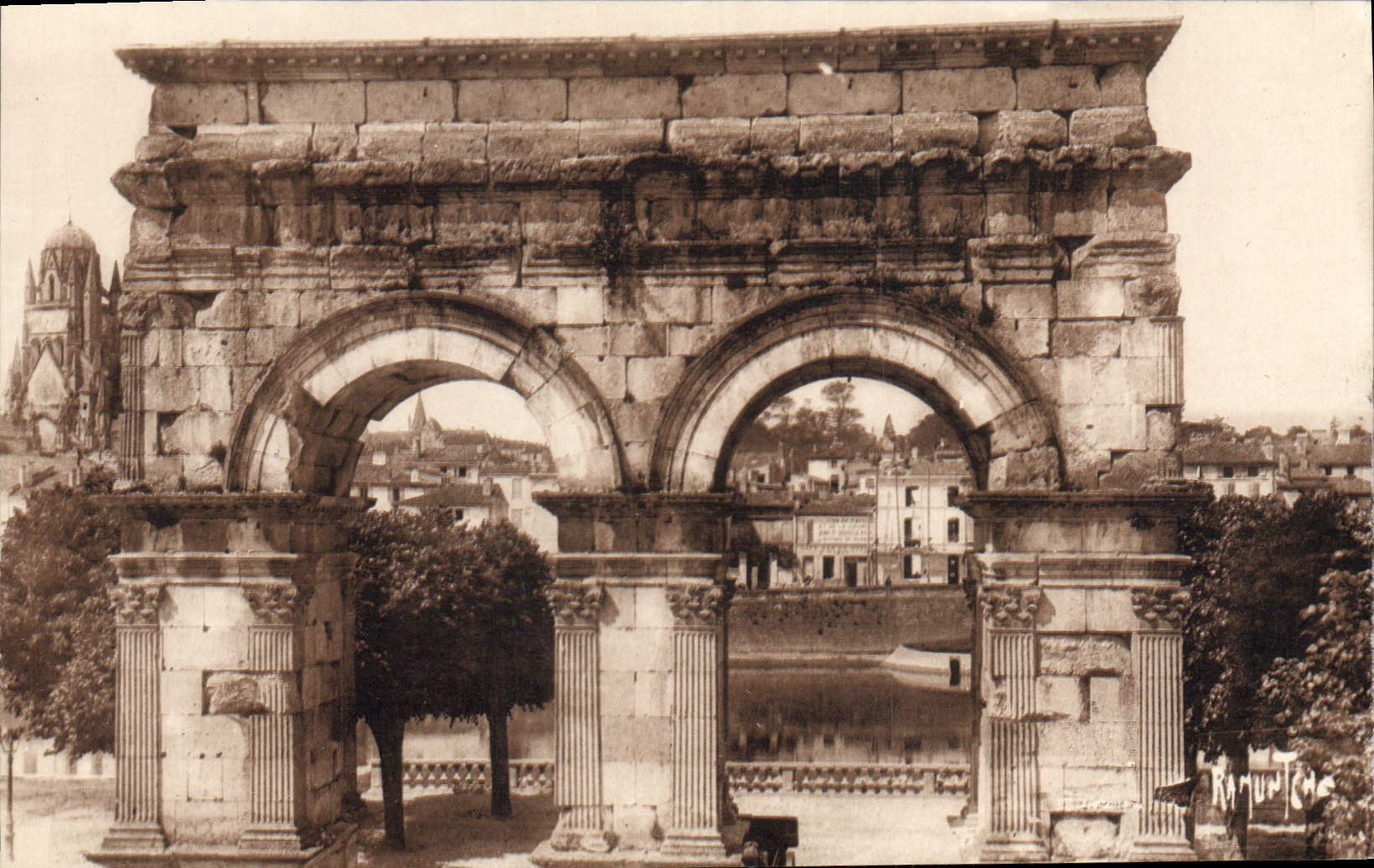 CPA Vieilles pierres et vieux chateaux d'Aunis et Saintonage Saintes Arc romain 