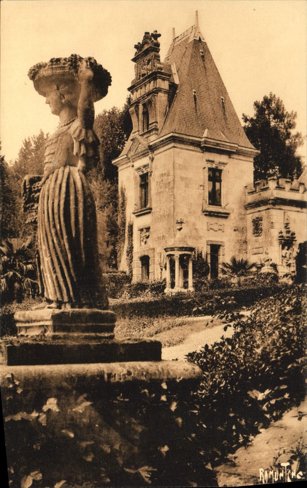 CPA Chateaux d'Aunis et Saintonge Usson pres Pons 