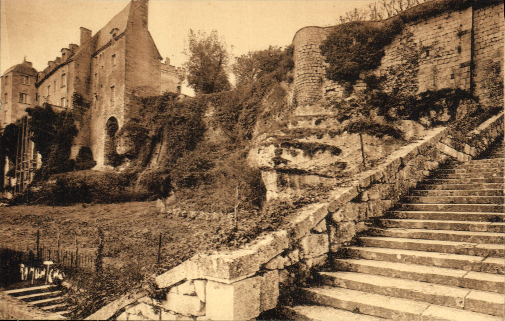 CPA Vieux Chataux d'Aunis et Saintonage Pons 