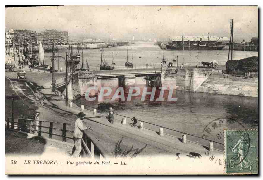 CPA Le Treport Vue generale du Port 