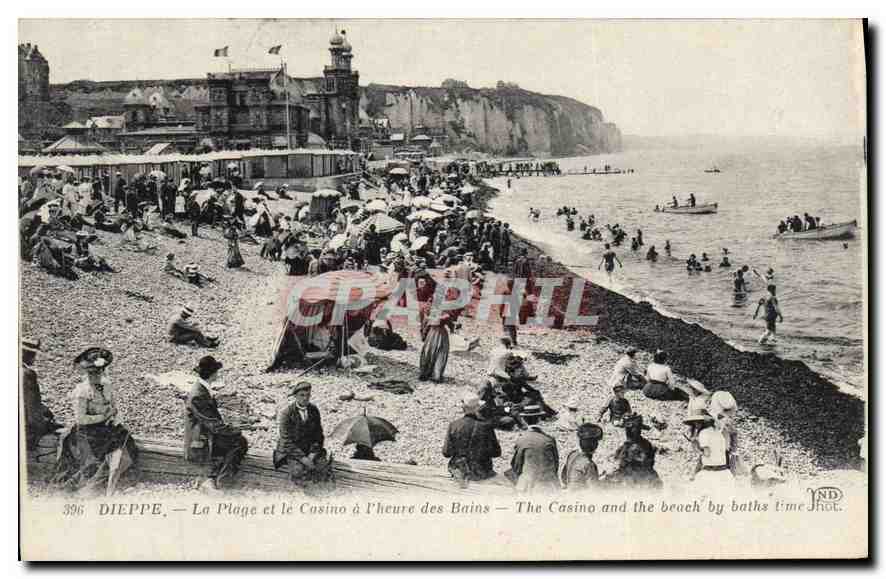 CPA Dieppe La Plage et le Casino a l'heure des Bains 