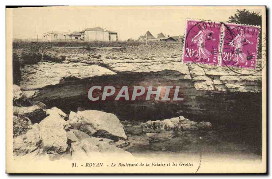 CPA Royan Le Boulevard de la Falaise et les Grottes 