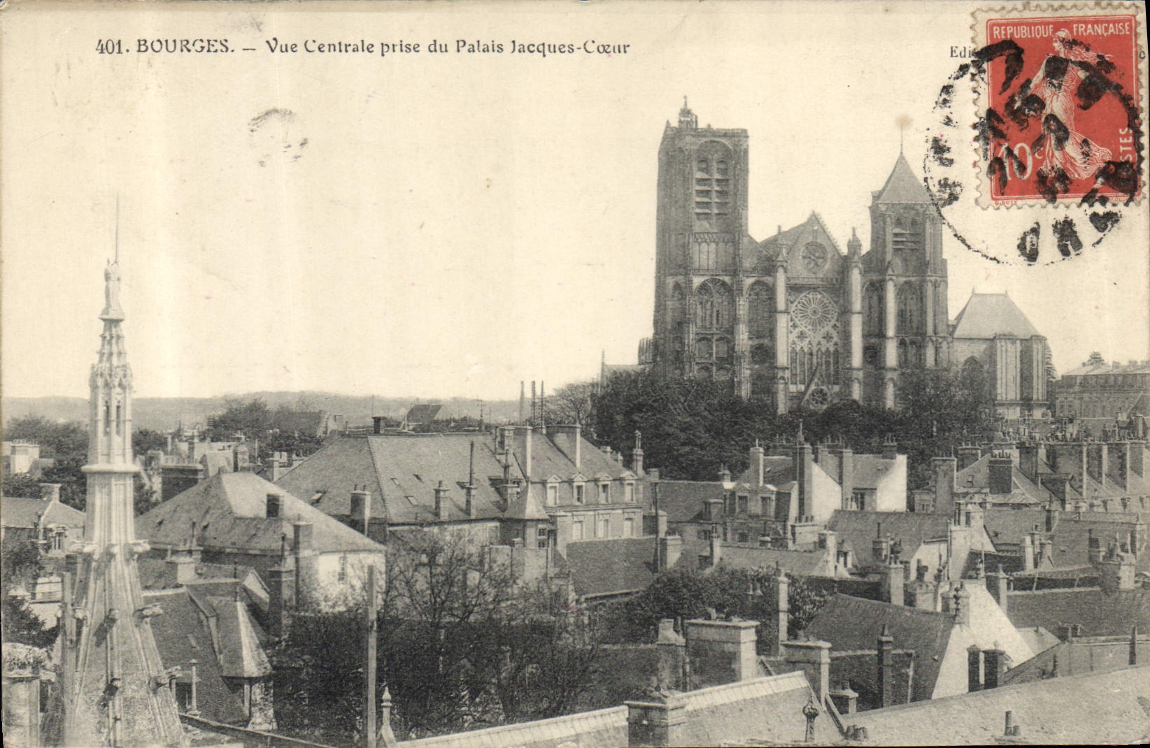 CPA Bourges vue centrale prise du palais Jacques Coeur 