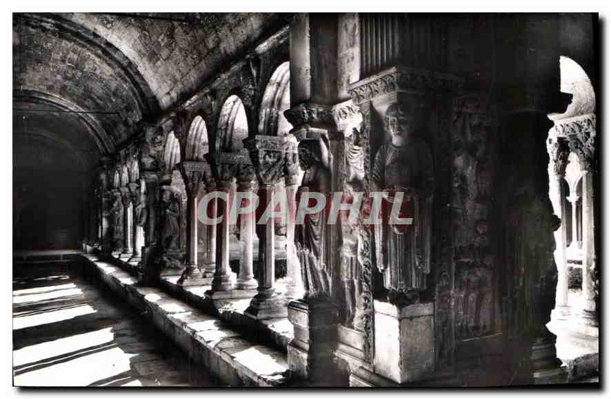 CPM Arles B du Rh Le Cloitre St Trophime 