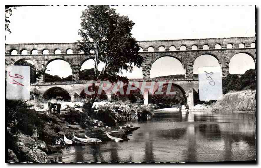 CPM Le Pont du Gard Gard Aqueduc romain construit avant l'ere chretienne sur l'ordre d'Agrippa pour 