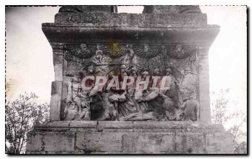 CPM Bas relief de mausolee