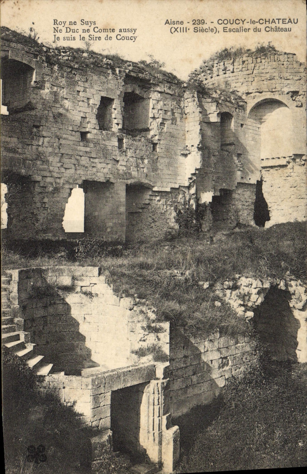 CPA Aisne Coucy le chateau XIII siecle escalier du chateau 