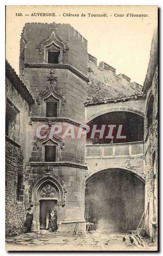 CPA Auvergne Chateau de Tournoel Cour d'Honneur 
