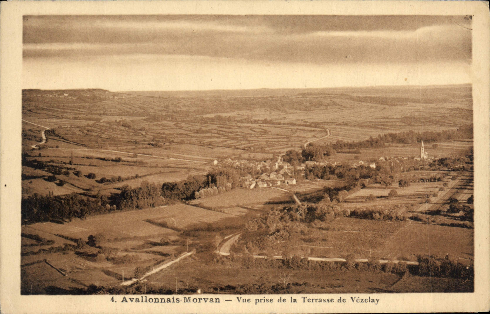 CPA Avallonnais Morvan vue prise de la Terrasse de Vezelay 