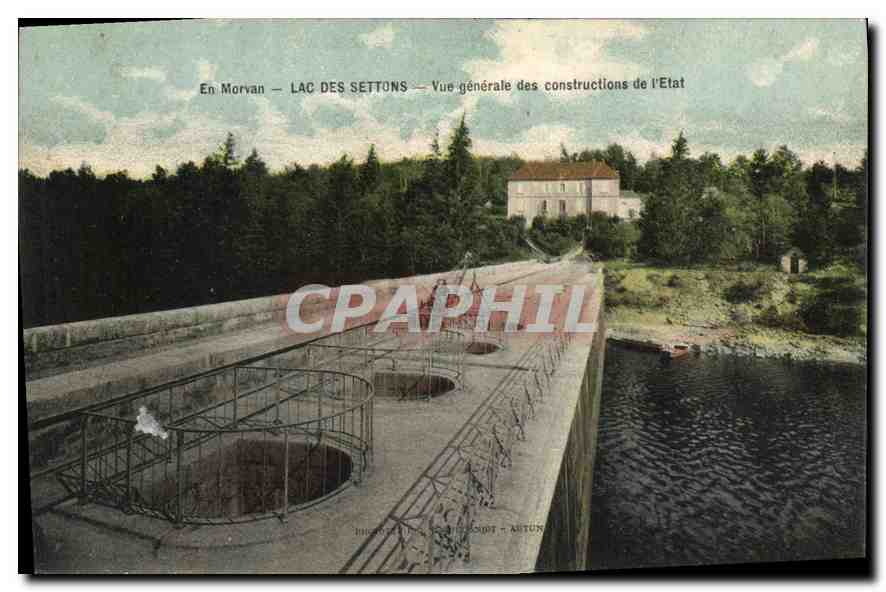 CPA En Morvan Lac des Settons vue generale des constructions de l'Etat 