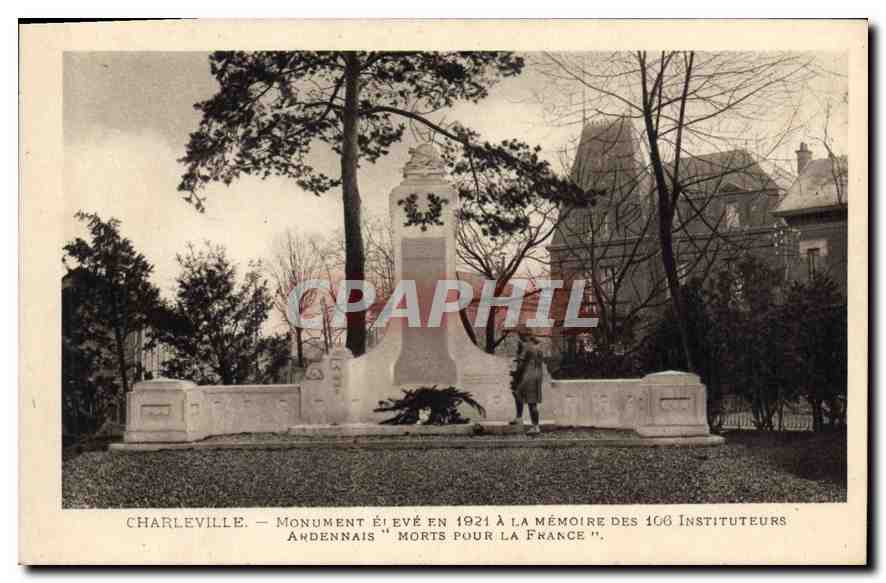 CPA Charleville Monument Eleve en 1921 a la Memoire des 106 instituteurs Ardennais Morts pour la Fra