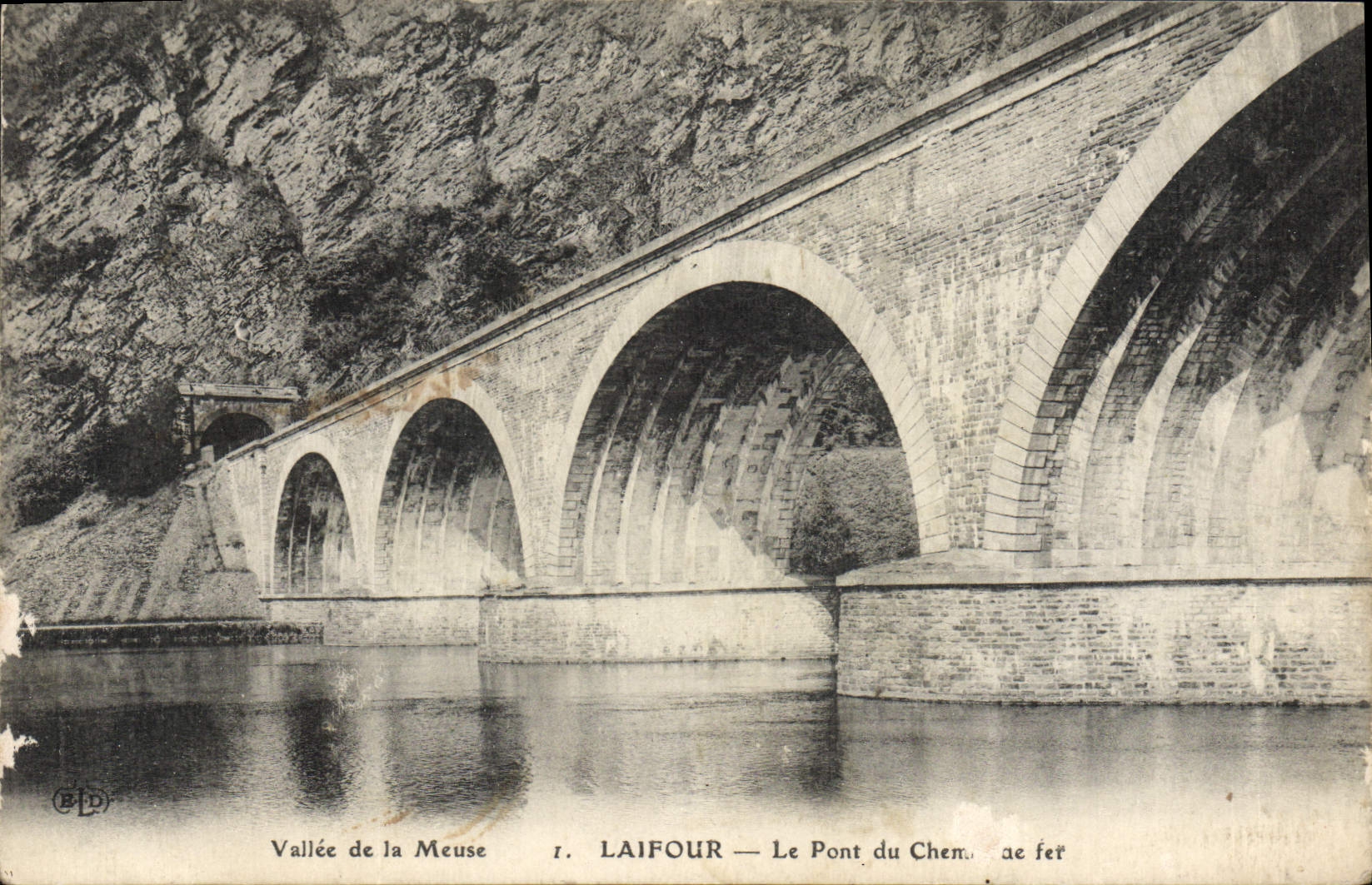 CPA Vallee de la Meuse Laifour le Pont du chemine de fer 
