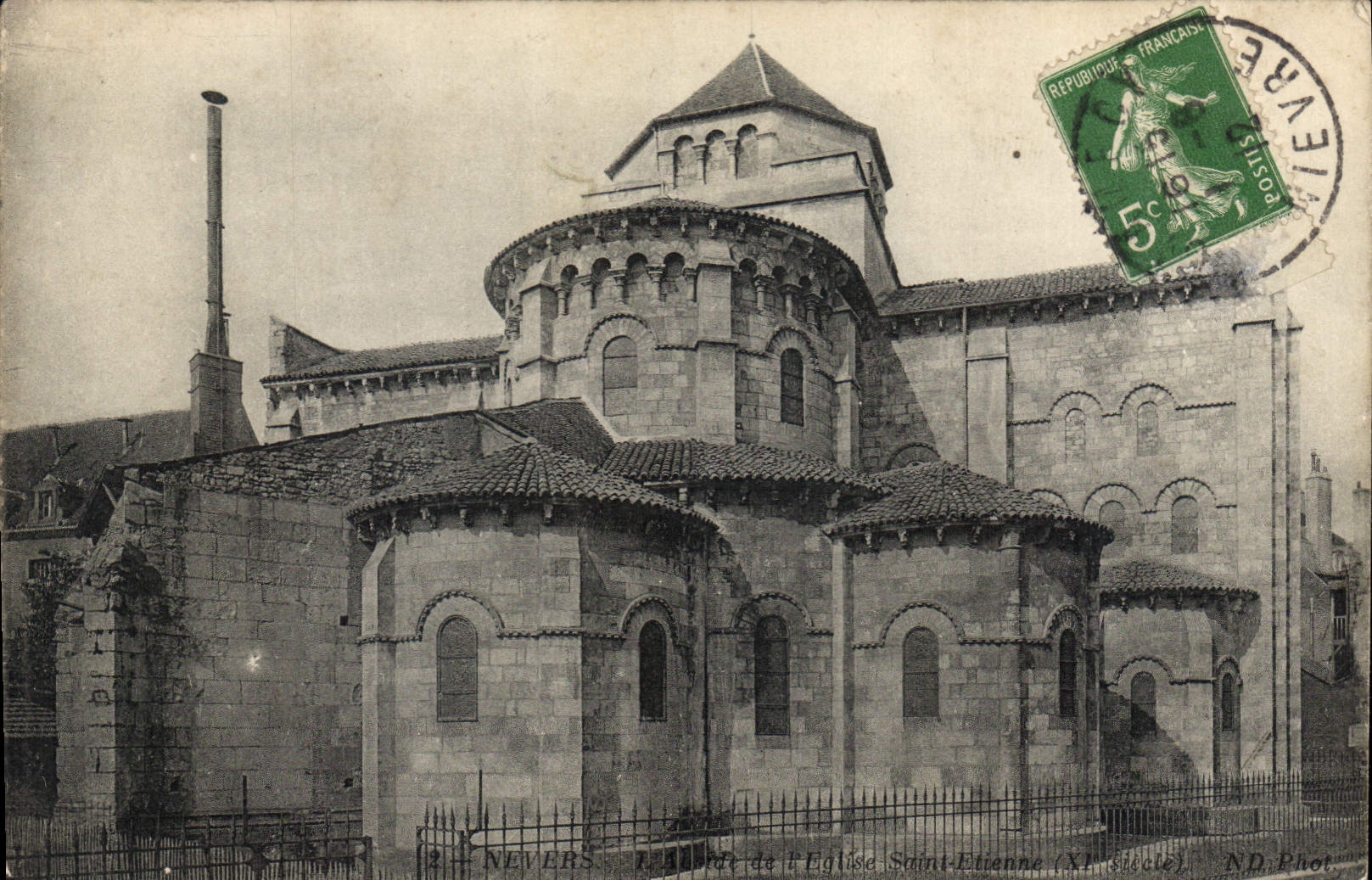 CPA Nevers l'Eglise Saint Etienne XI siecle 