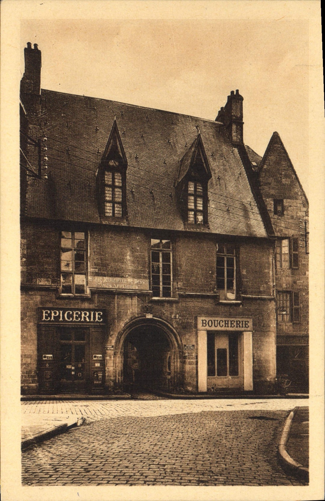 CPA Moulins hotel demoret et chapelle Babute XVS Epicerie Boucherie