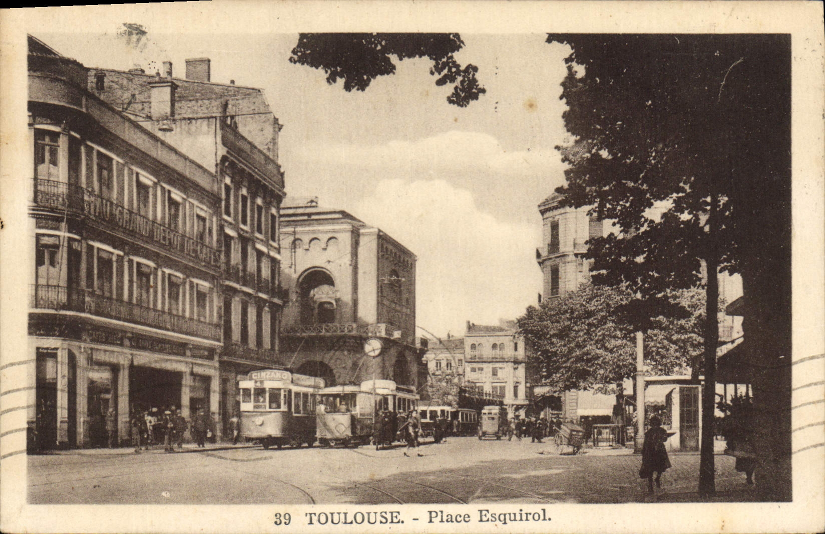 Toulouse - Place Esquirol — tramway et bâtiment avec inscription 'Grand Dépôt de Cafés' — éditeur G. Litzmann, n°39