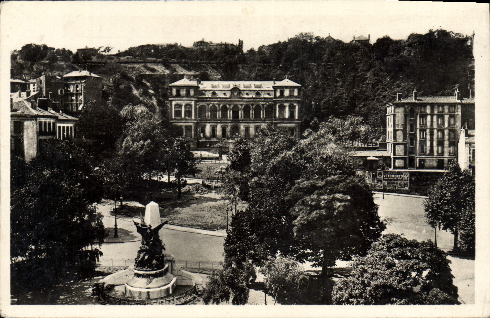Saint-Étienne — Palais des Arts et le Monument des Combattants — Collection Brunel
