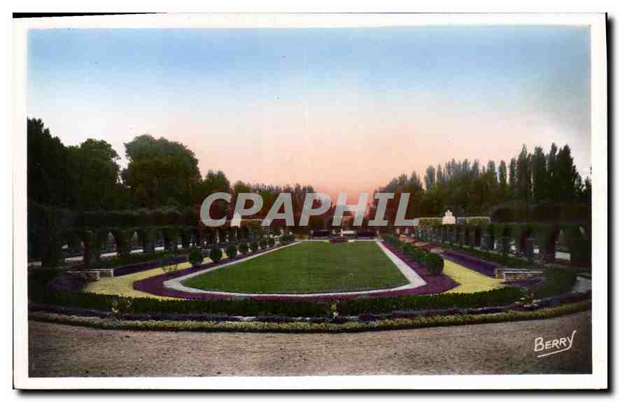 CPA Bourges Cher Jardins des Pres Fichaux le Tapis Vert Marguerita Archit PGT 