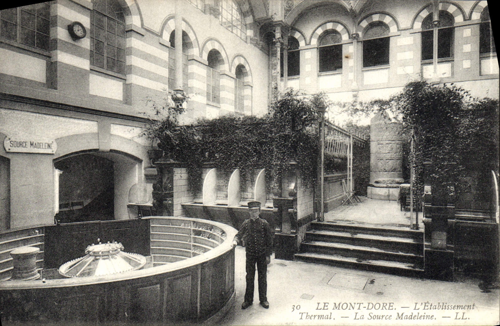 CPA Le Mont Dore l'Etablissement Thermal la Source Madeleine 
