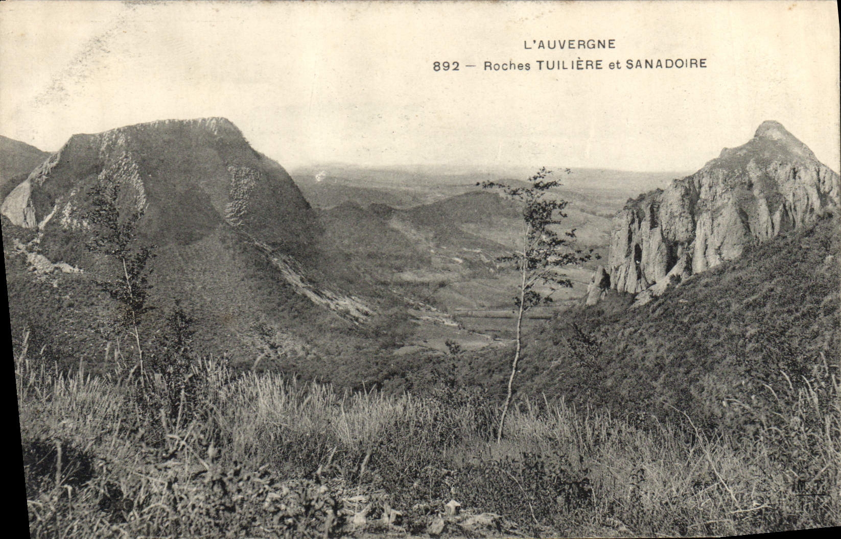 CPA L'Auvergne Roches Tuiliere et Sanadoire 