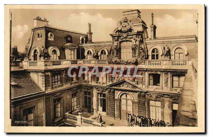 CPA Ecole Massillon Ancien hotel Fieubet bati par J H de 1670 16811 Quai des Cetestins Paris 