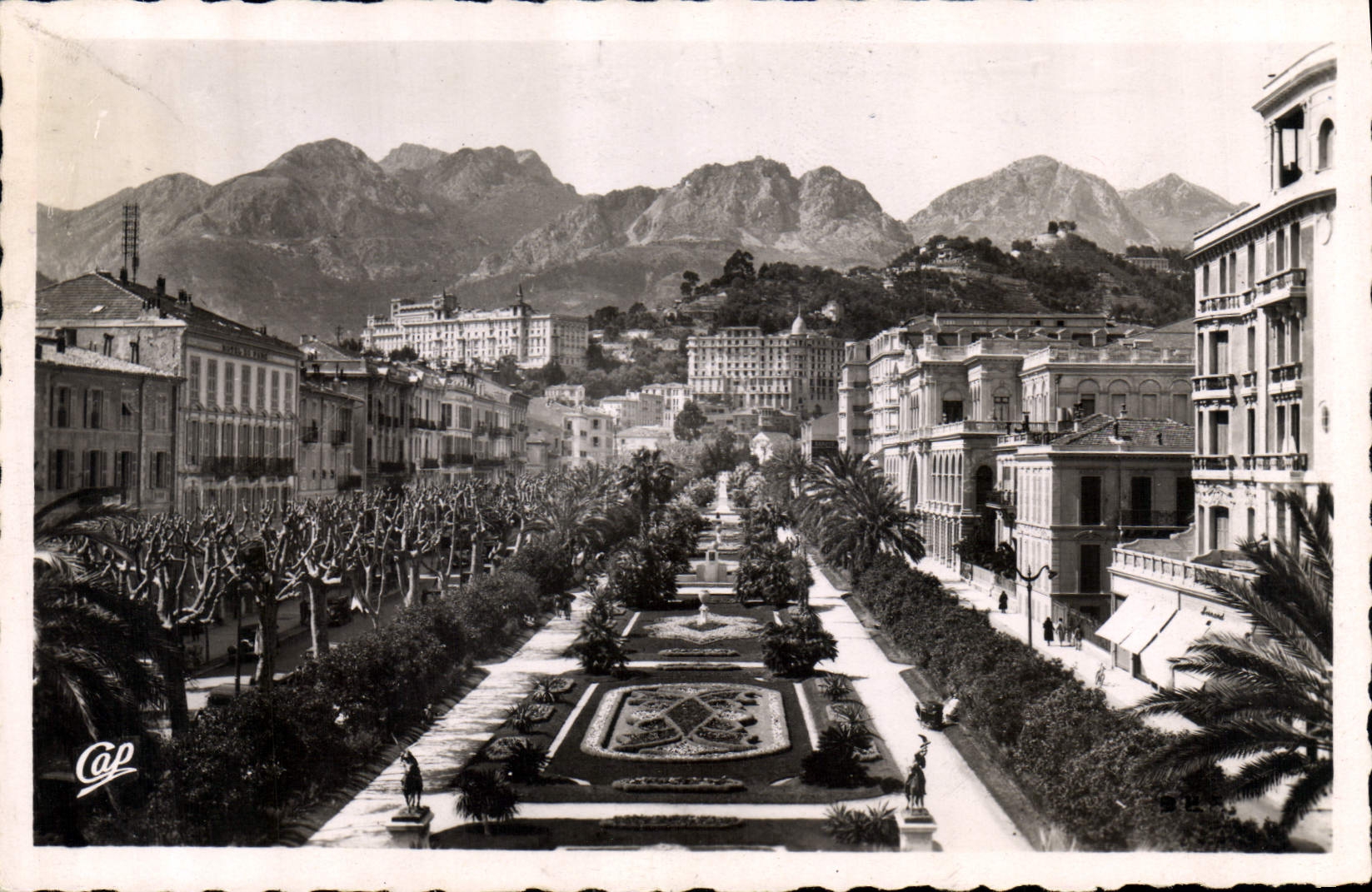 Menton — Le Jardin Public et les Hôtels — éditeur C.A.P. (Paris) n° (51)