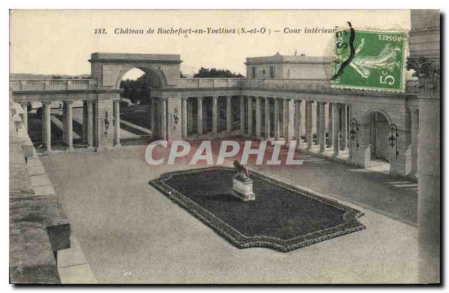 Château de Rochefort-en-Yvelines (S.-et-O) — Cour intérieure — Éditeur : Librairie Nouvelle, Rambouillet
