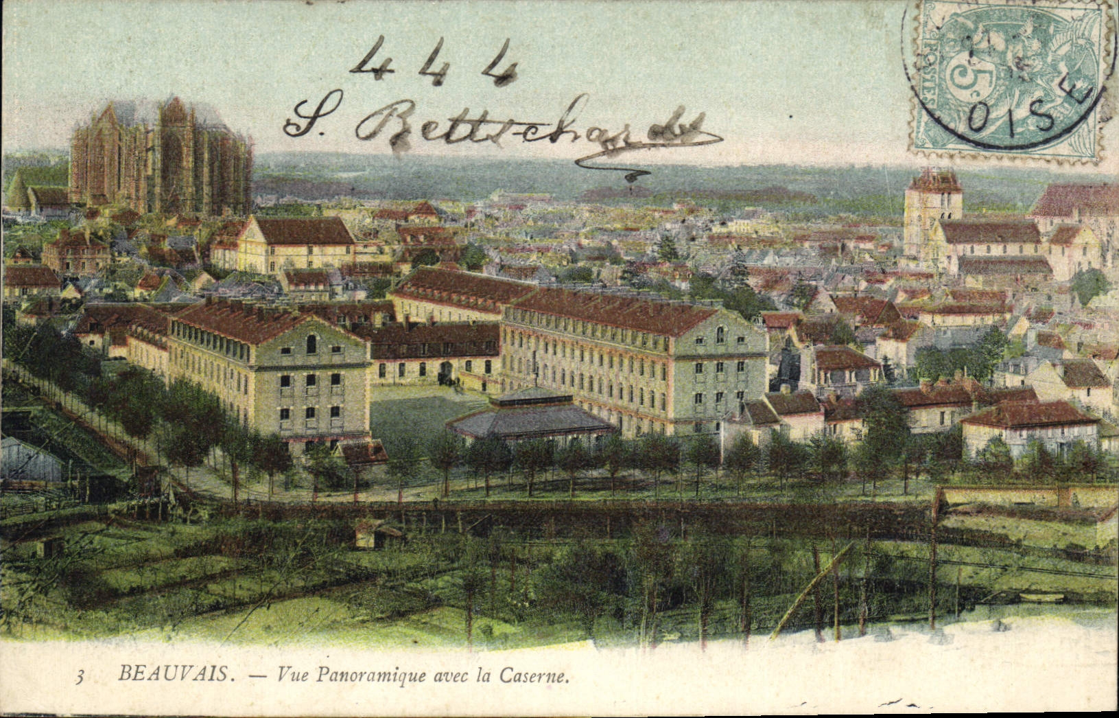 Beauvais — Vue Panoramique avec la Caserne.