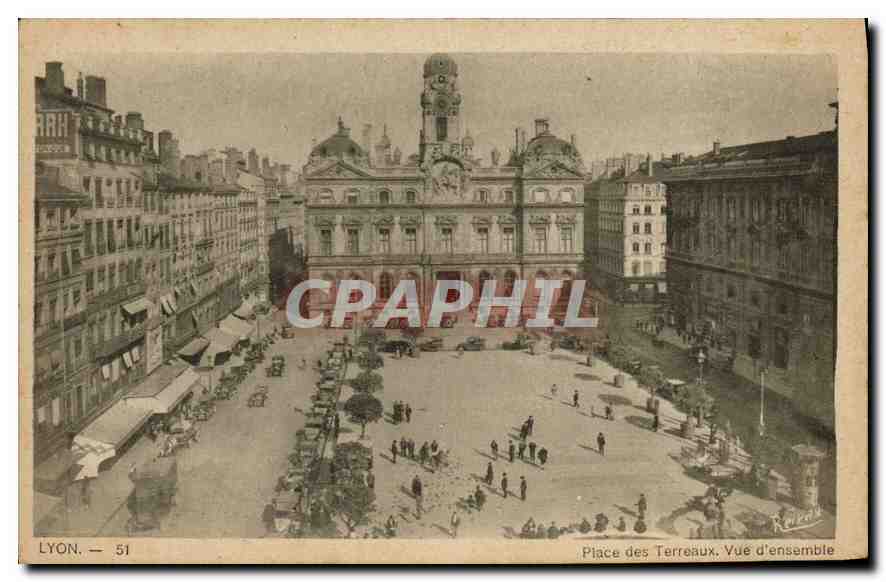 CPA Lyon Place des Terreaux Vue d'ensemble 