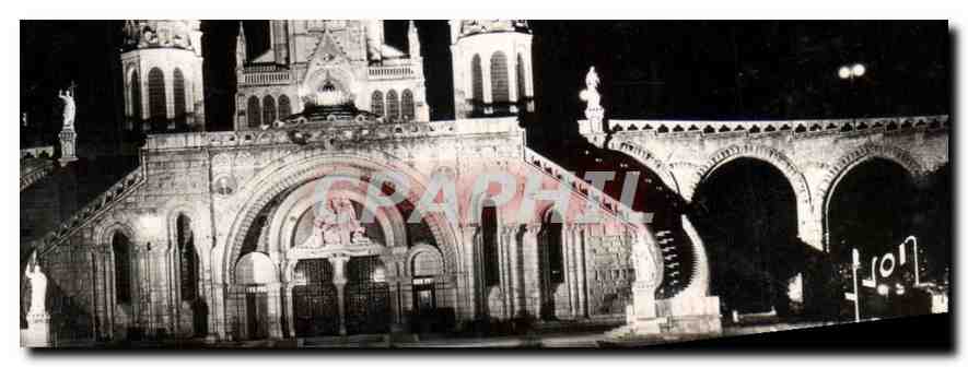 CPA Lourdes Htes Pyrenees La Basilique illuminee 