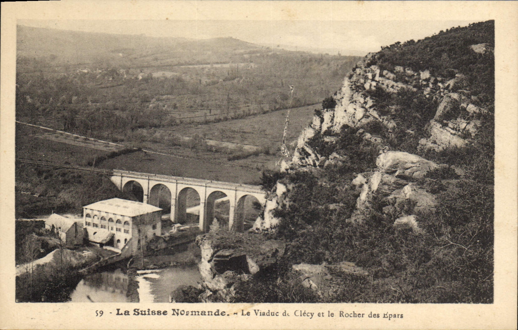 CPA La Suisse Normande Le Viaduc de Clecy et le Rocher des Epars 