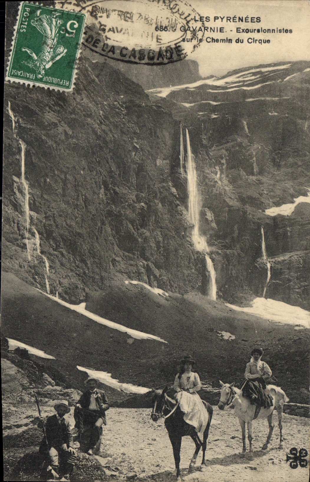 CPA Les Pyrenees Gavarnie Exouralonniestes sur le Chemin du Cirque 