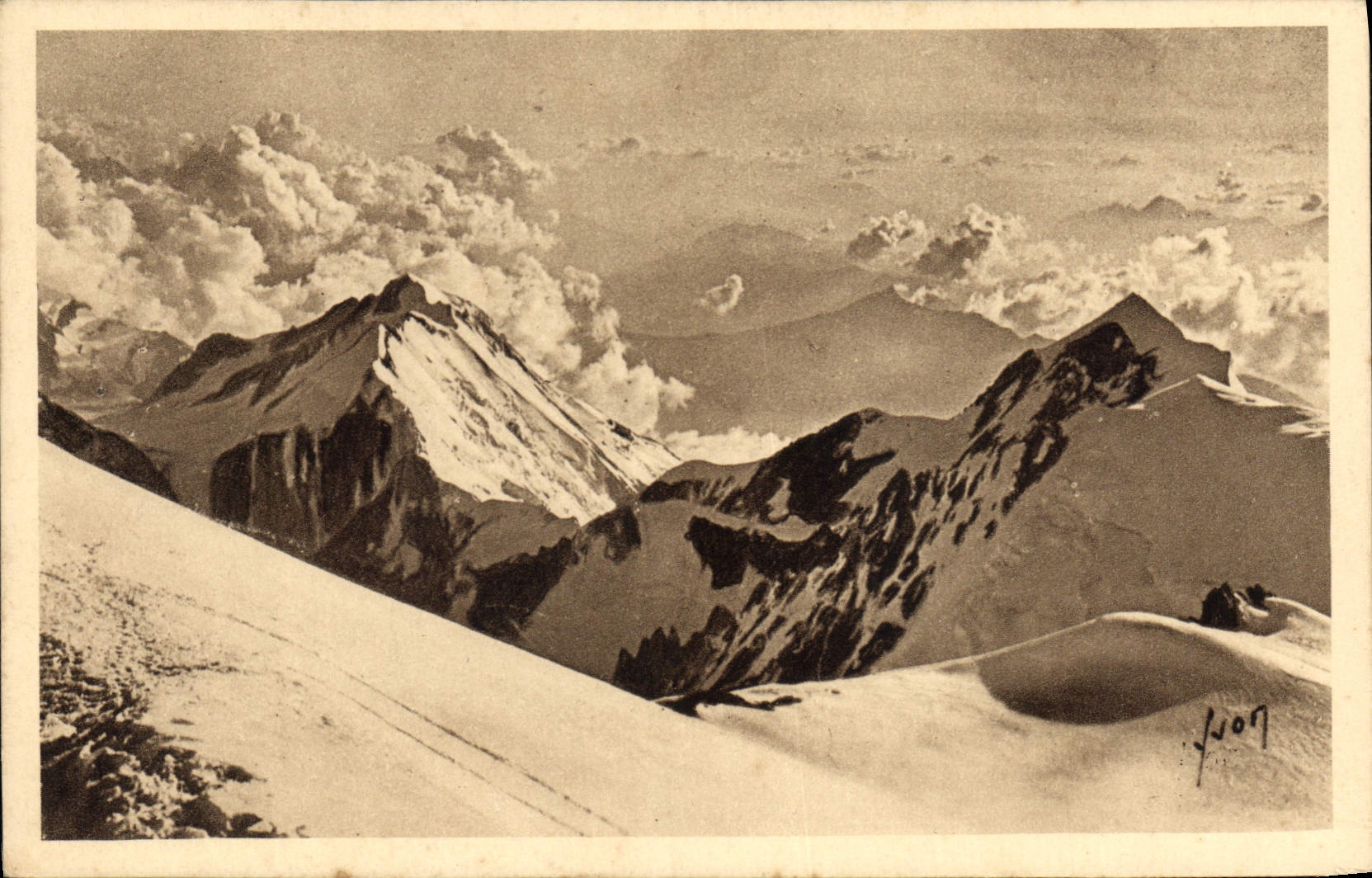 Massif du Mont-Blanc — Coucher de soleil vu du Refuge Vallot — Éditions Art et Action, Paris